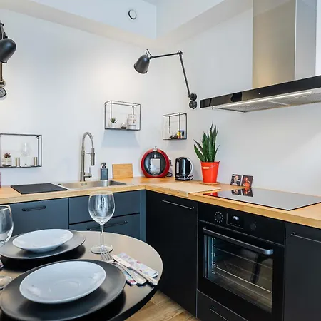 Praga Factory Stylish Spot