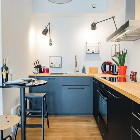 Praga Factory Stylish Spot