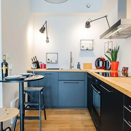 Praga Factory Stylish Spot *