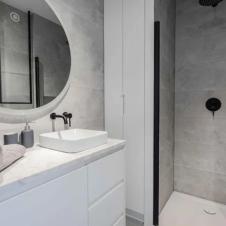 Praga Factory Stylish Spot *